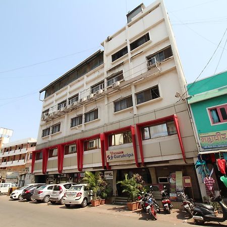 Hotel Gurukripa Daman Exteriör bild