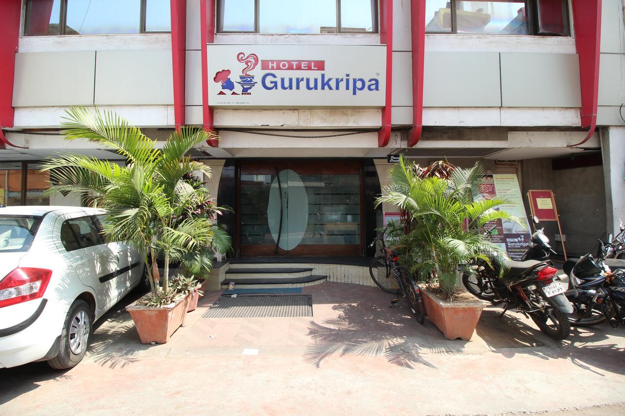 Hotel Gurukripa Daman Exteriör bild