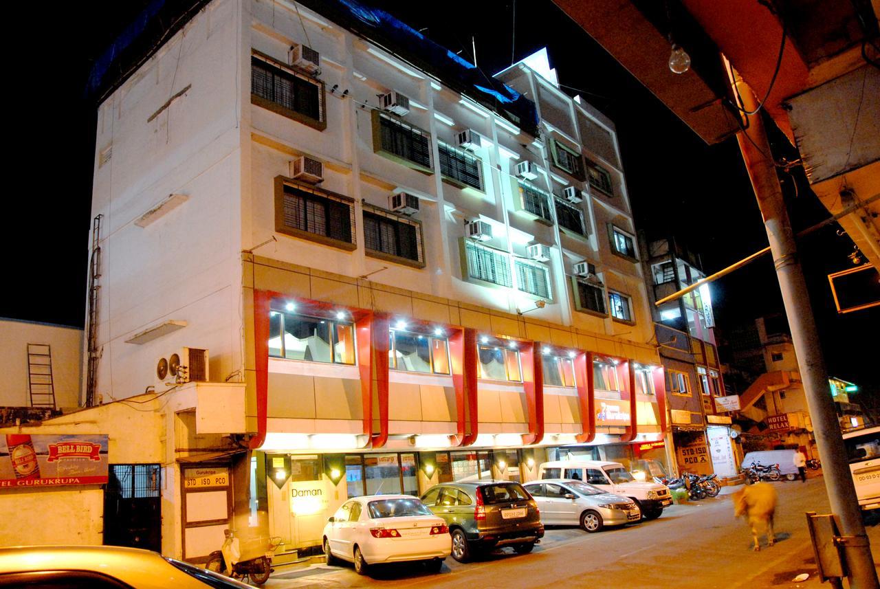 Hotel Gurukripa Daman Exteriör bild