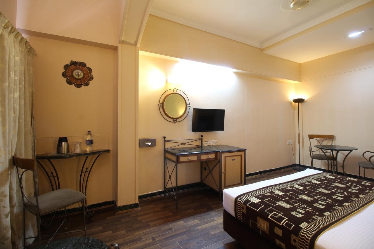 Hotel Gurukripa Daman Exteriör bild
